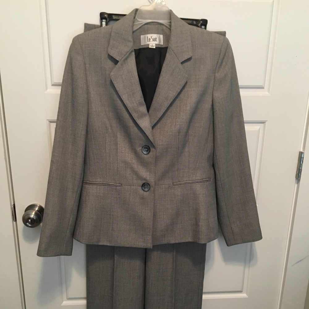 Le Suit gray women’s pants suit size 8